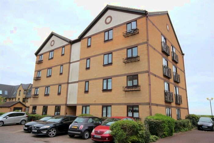 2 Bedroom Flat To Rent In Connaught Gardens East, Clacton-On-Sea, CO15