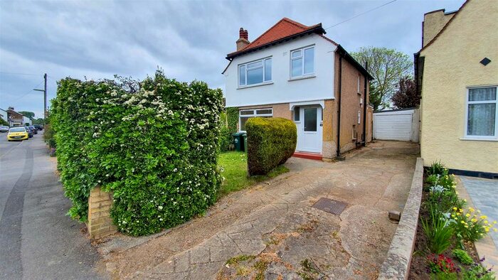 3 Bedroom Property To Rent In Watersplash Road, Shepperton, TW17