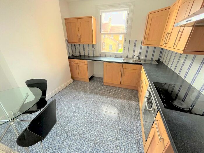 2 Bedroom Flat To Rent In Clifftown Road, Southend-On-Sea, Essex, SS1