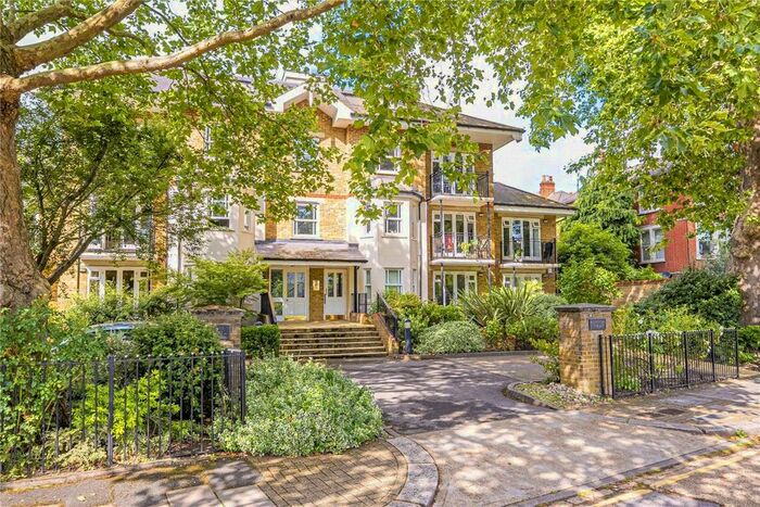 2 Bedroom Flat To Rent In Clevedon Road, Twickenham, TW1