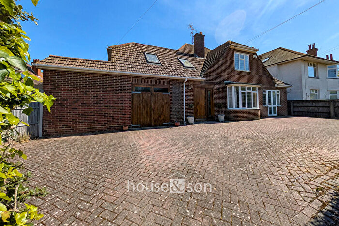 4 Bedroom Detached House For Sale In St. Ledgers Road, Bournemouth, BH8