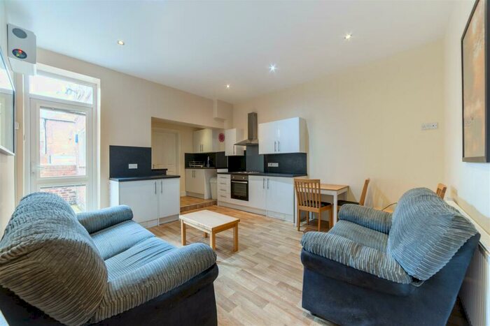 3 Bedroom Flat To Rent In £pppw - Bayswater Road, Jesmond, Newcastle Upon Tyne, NE2