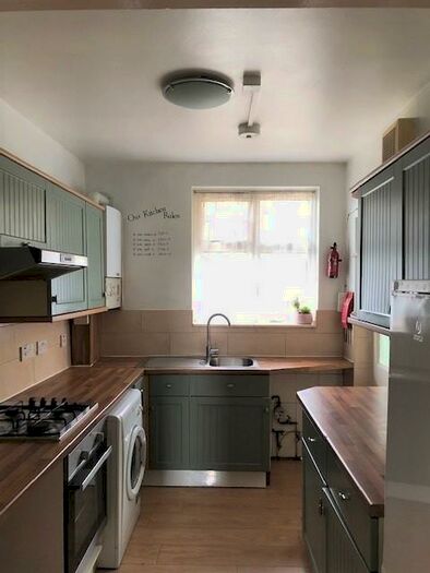 2 Bedroom Apartment To Rent In Colney Hatch Lane, London, N10