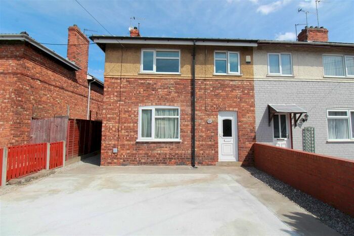 3 Bedroom End Of Terrace House To Rent In Weighton Grove, Hull, HU6