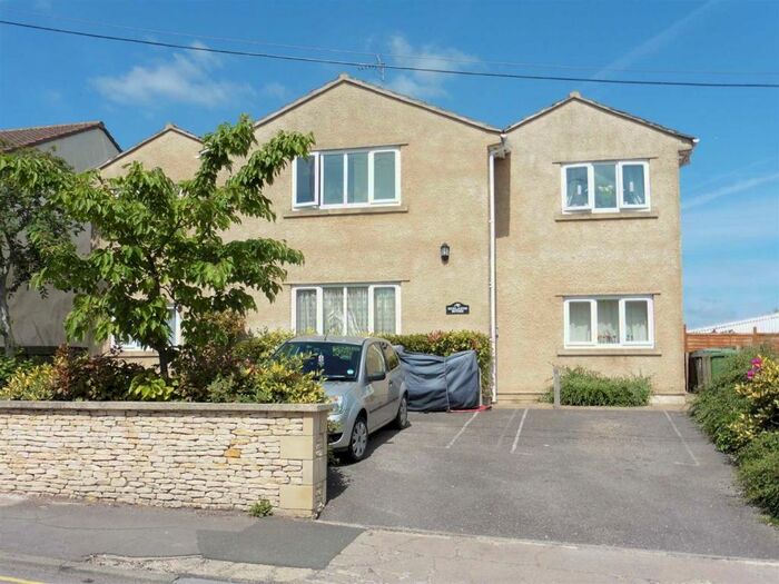 2 Bedroom Flat To Rent In Burlands House, - Burlands Road, Chippenham, SN15