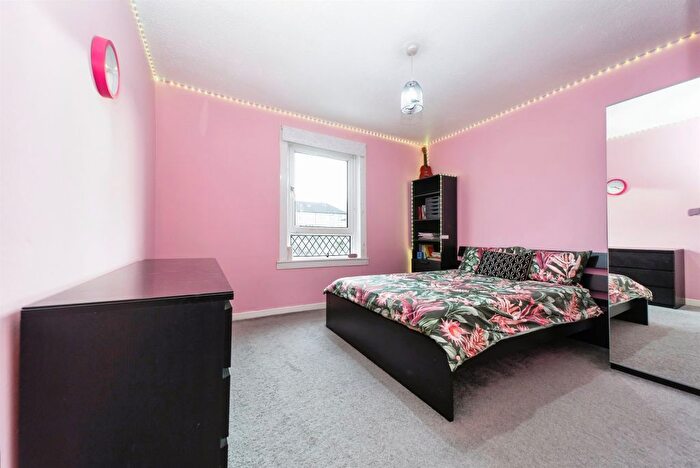 3 Bedroom Terraced House For Sale In Boydstone Place, Thornliebank, Glasgow, G46