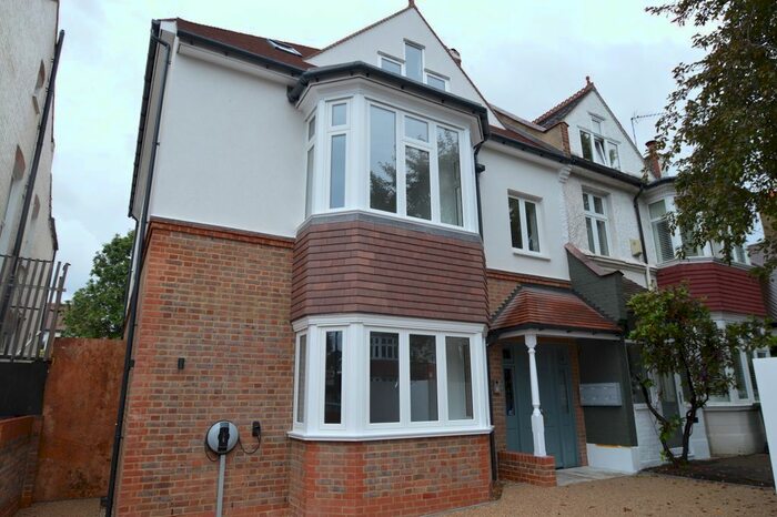 3 Bedroom Flat To Rent In Worple Road, West Wimbledon, SW20