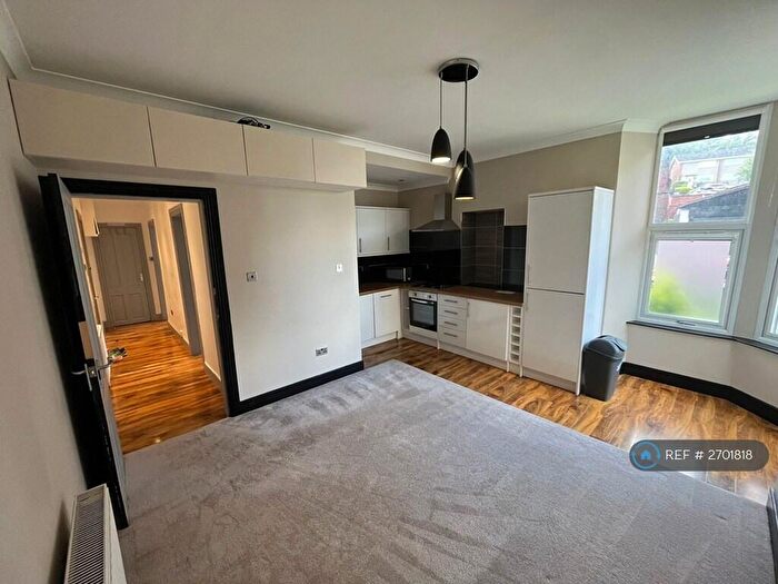 2 Bedroom Flat To Rent In Holmhead Place, Glasgow, G44