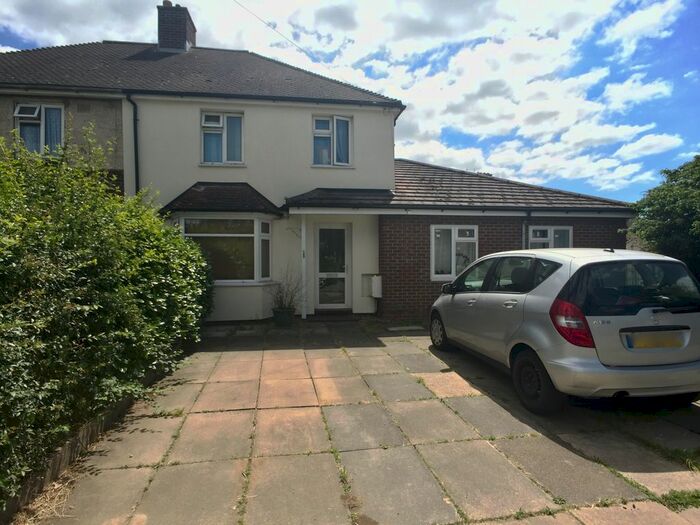 4 Bedroom Semi-Detached House To Rent In Kendal Way, Cambridge, CB4