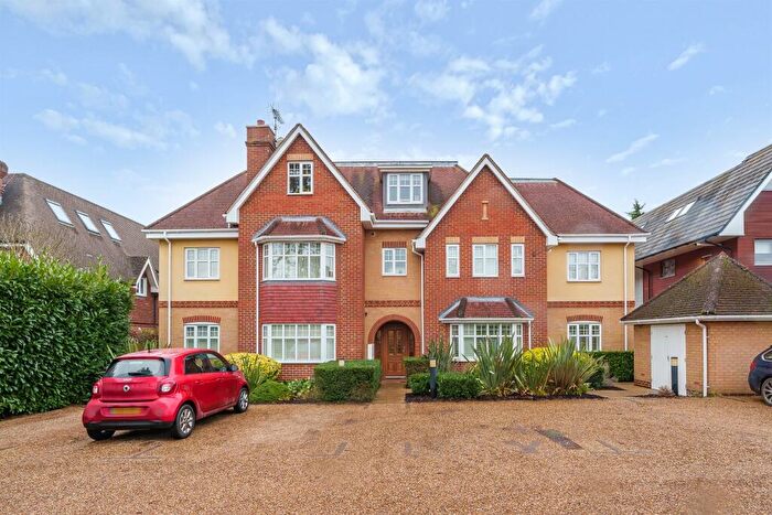 2 Bedroom Apartment For Sale In Shoppenhangers Road, Maidenhead, SL6