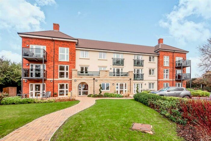 2 Bedroom Flat For Sale In Chestnut Court, Martongate, Bridlington, YO16