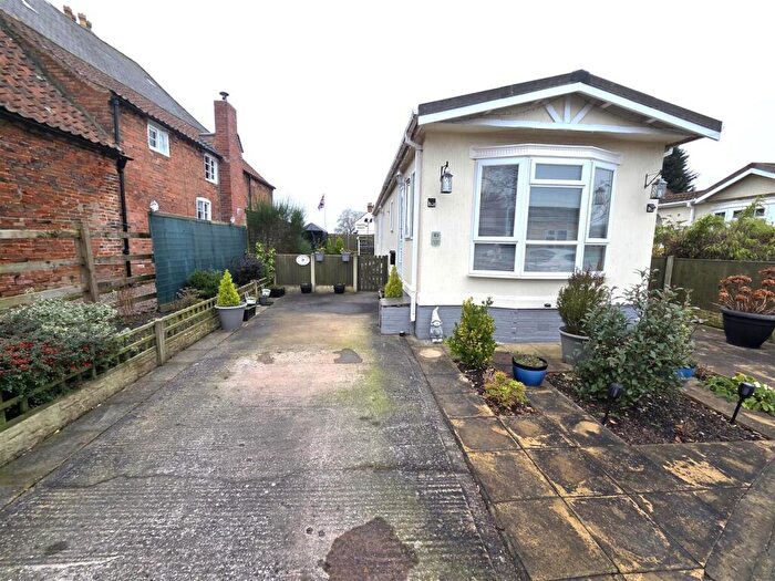 2 Bedroom Park Home For Sale In St. Oswalds Park, Dunham-On-Trent, Newark, NG22