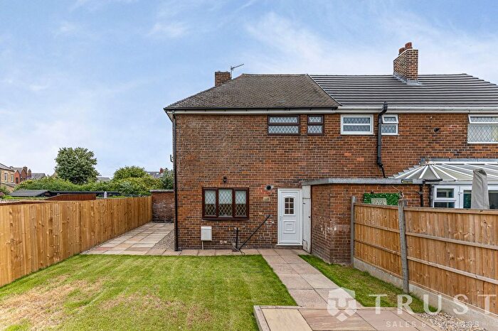 3 Bedroom Semi-Detached House To Rent In Smallwood Road, Dewsbury, WF12