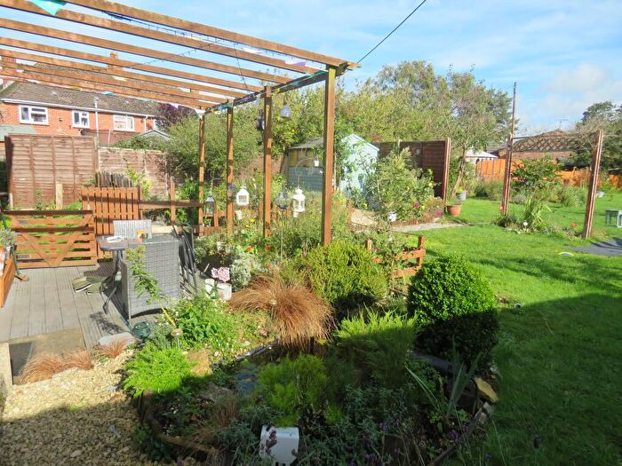 4 Bedroom House To Rent In Fairey Crescent, Gillingham, SP8