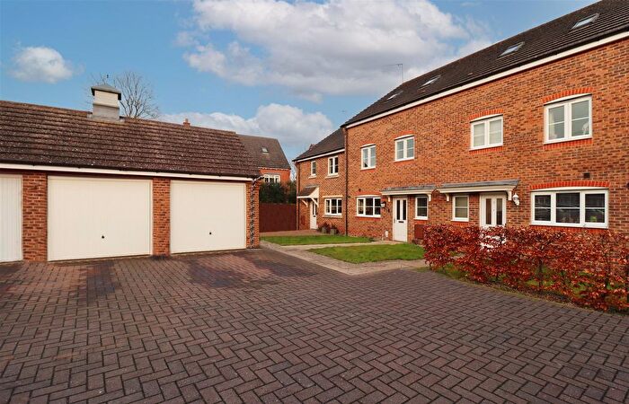 4 Bedroom Semi-Detached House For Sale In Galanos, Long Itchington, Southam, CV47