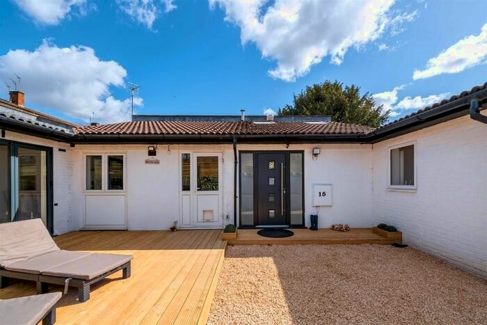 3 Bedroom Detached Bungalow To Rent In Courtlands Avenue, London SE12