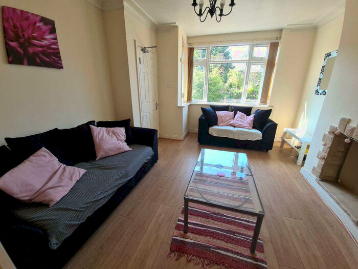 2 Bedroom House To Rent In Park View Grove, Leeds, LS4