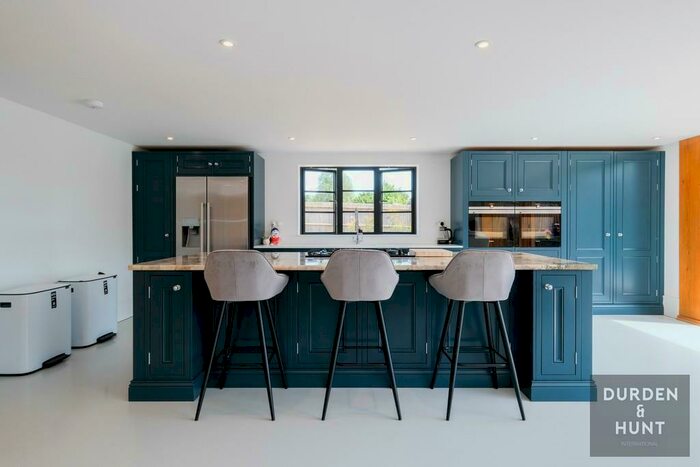 5 Bedroom Barn Conversion For Sale In Kents Lane, CM16