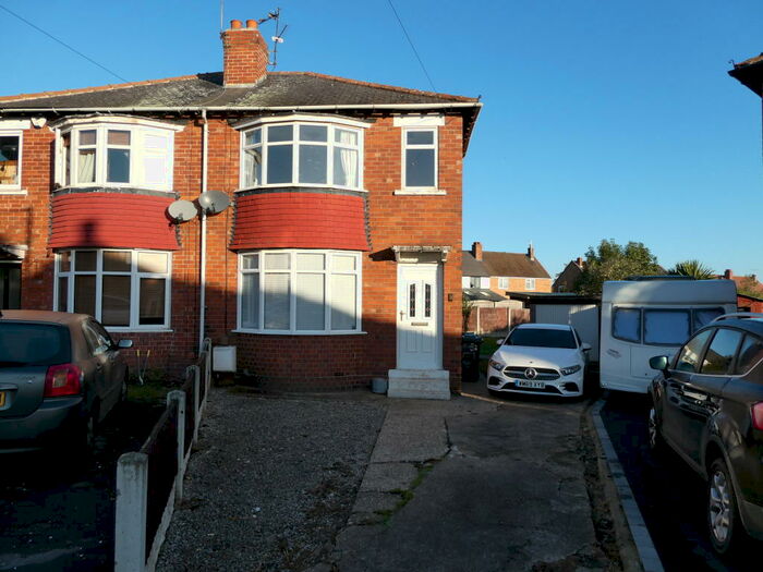 3 Bedroom Semi-Detached House To Rent In Ingle Grove, Sprotbrough, DN5