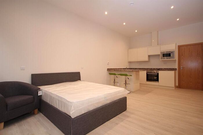 Flat To Rent In North Acton Road, North Acton, NW10