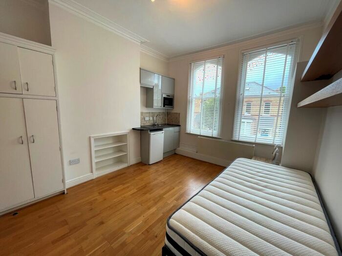Flat To Rent In Finsbury Park Road, Finsbury Park, N4