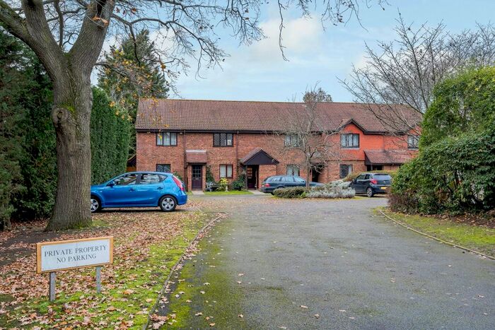 1 Bedroom Flat To Rent In Oak Court, Weydon Hill Road, Farnham GU9