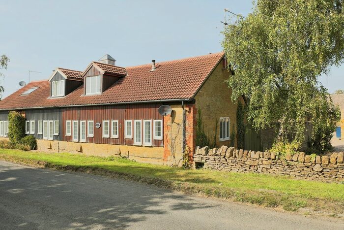 2 Bedroom Barn Conversion For Sale In Laverton, Broadway, WR12