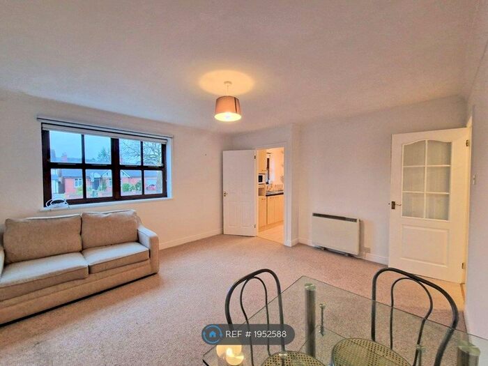 2 Bedroom Flat To Rent In Springfield Road, Sutton Coldfield, B76