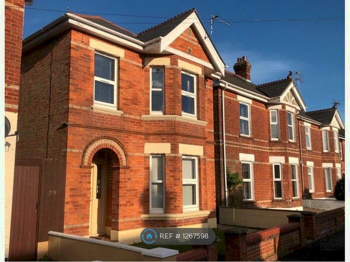 6 Bedroom Detached House To Rent In Hankinson Road, Bournemouth BH9