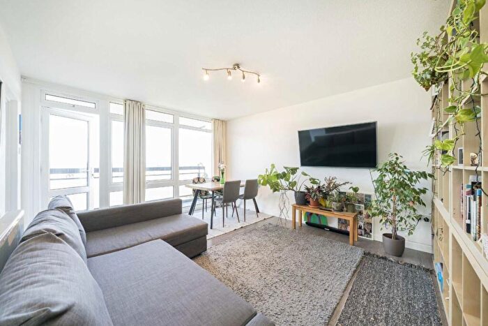 1 Bedroom Flat For Sale In Daubeney Road, Clapton, E5