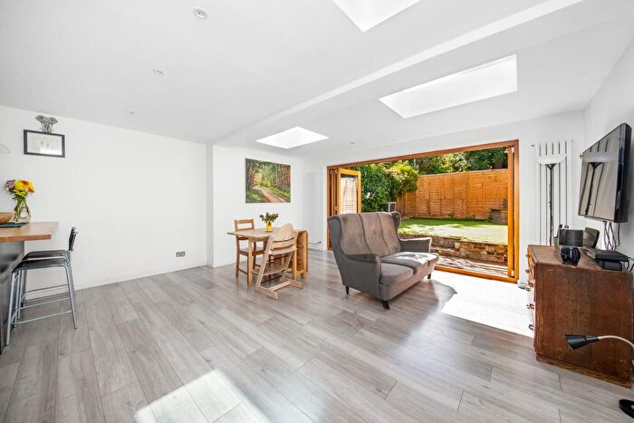 2 Bedroom Flat To Rent In Alexandra Drive, Crystal Palace, SE19