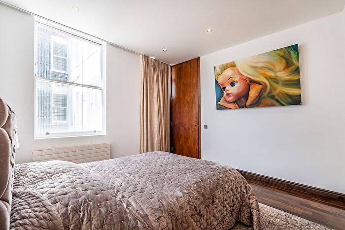 3 Bedroom Flat To Rent In Marloes Road, London, W8