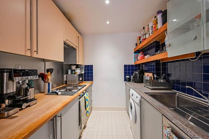 1 Bedroom Flat To Rent In Commercial Road, Aldgate, London, E1