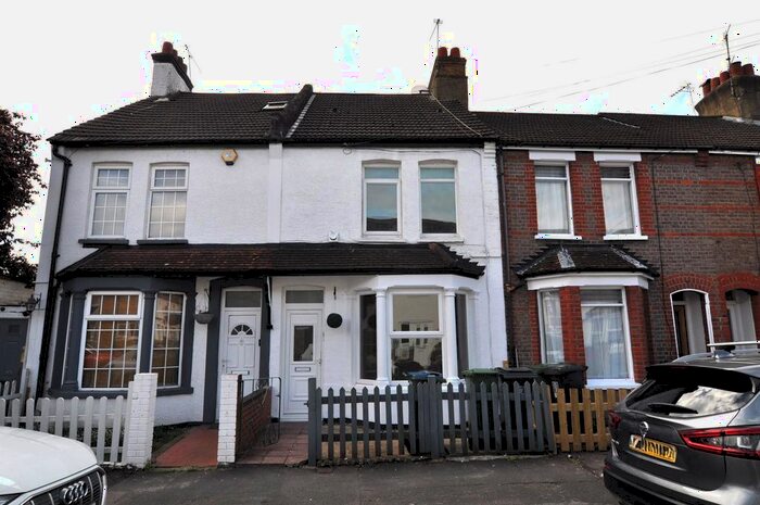 2 Bedroom Terraced House To Rent In Kings Avenue, Watford, WD18