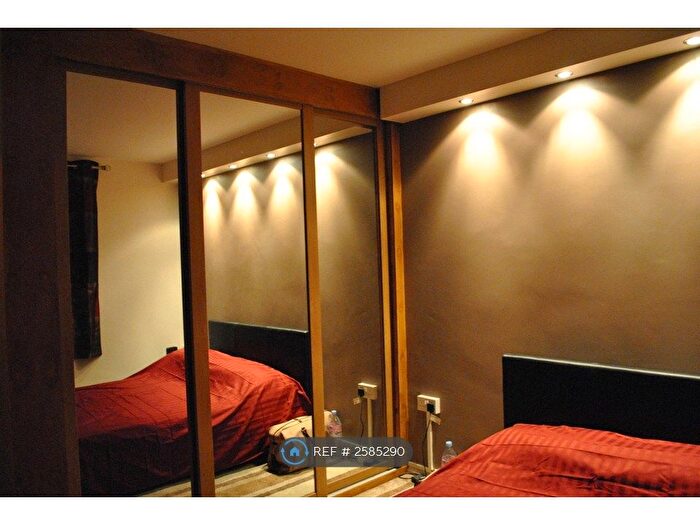 2 Bedroom Flat To Rent In Barkingside, Ilford, IG6