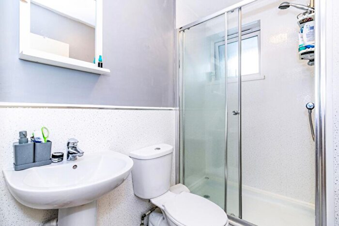 1 Bedroom Flat To Rent In Denmark Road, Kingston Upon Thames, KT1