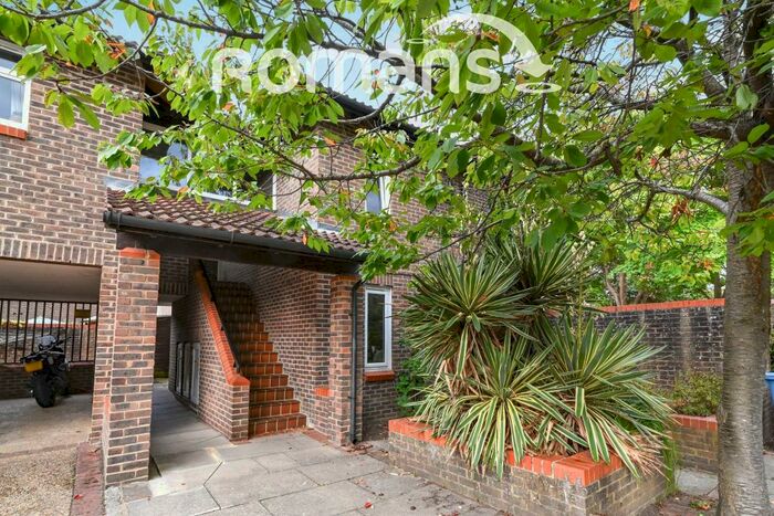 2 Bedroom Maisonette To Rent In Lovedean Court, RG12