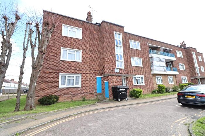 1 Bedroom Apartment For Sale In Hyde Court, Church Lane, London, NW9