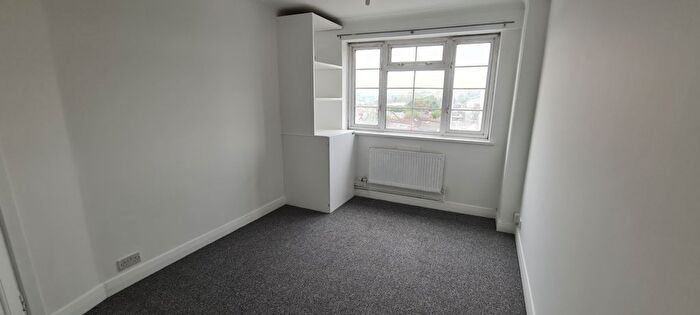1 Bedroom Flat To Rent In Ashford Court, Ashford Road, Cricklewood, NW2