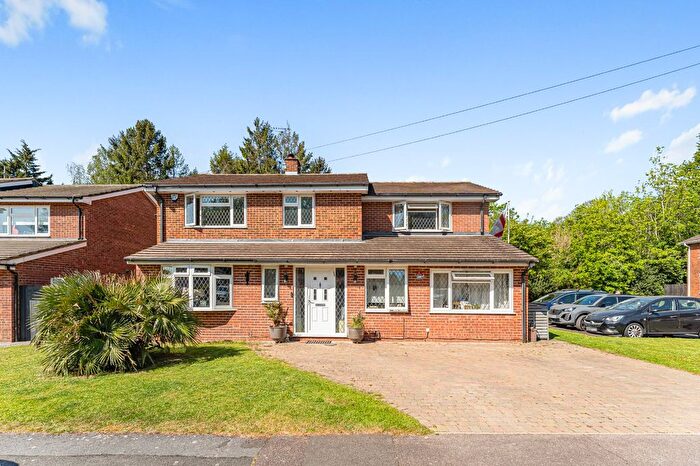 5 Bedroom Detached House To Rent In Hampden Way, Watford, Hertfordshire, WD17