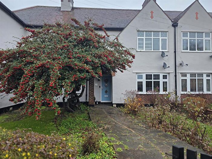 2 Bedroom Flat To Rent In Station Road, Southend-On-Sea, SS1