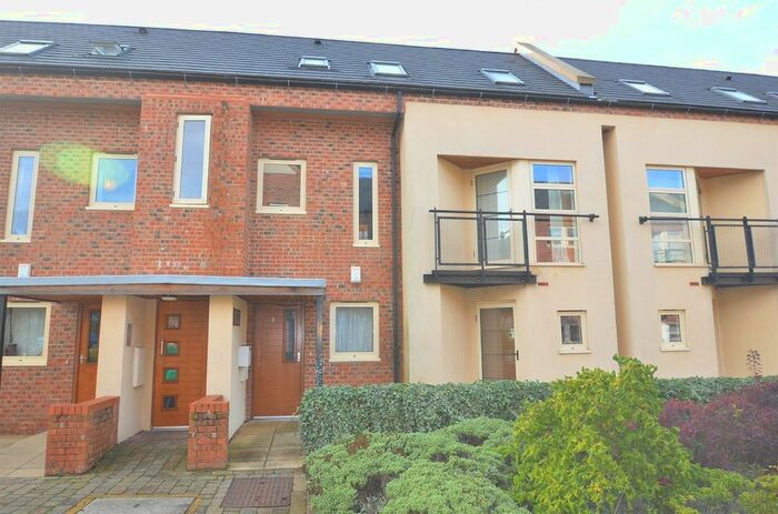 4 Bedroom Property To Rent In Lawrence Square, York, YO10