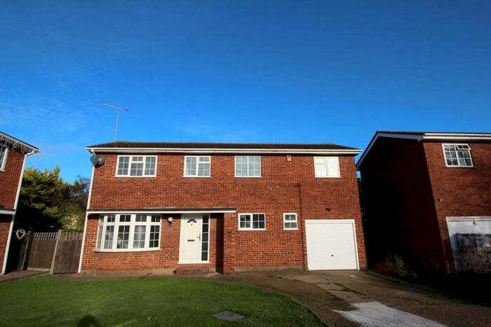 4 Bedroom Detached House To Rent In Leaside, SS7