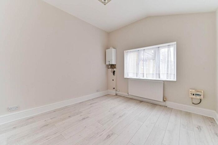 Studio For Sale In St Peter's Street, South Croydon, CR2