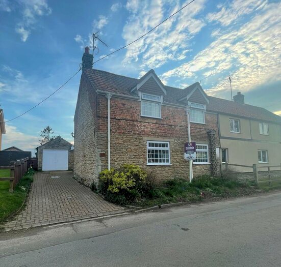 3 Bedroom Cottage For Sale In Edenham Road, Hanthorpe, Bourne, PE10