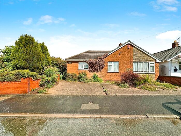 3 Bedroom Detached Bungalow For Sale In Bagnall Street, Tipton, DY4