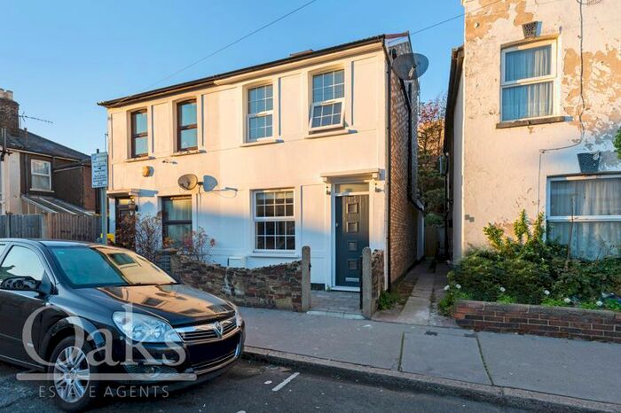 3 Bedroom Semi-Detached House To Rent In Laud Street, Croydon, CR0