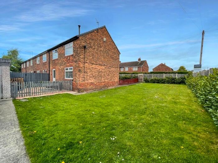 3 Bedroom Semi-Detached House For Sale In Priory Road, Featherstone, Pontefract, WF7