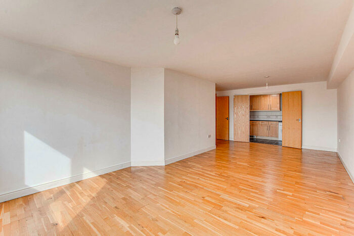 2 Bedroom Flat To Rent In St. Peters Street, Maidstone, Kent, ME16