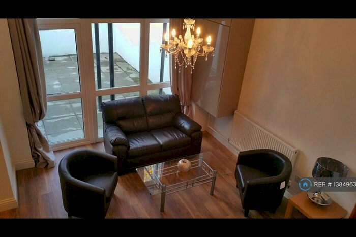 2 Bedroom Flat To Rent In Ashley House, Bristol, BS2